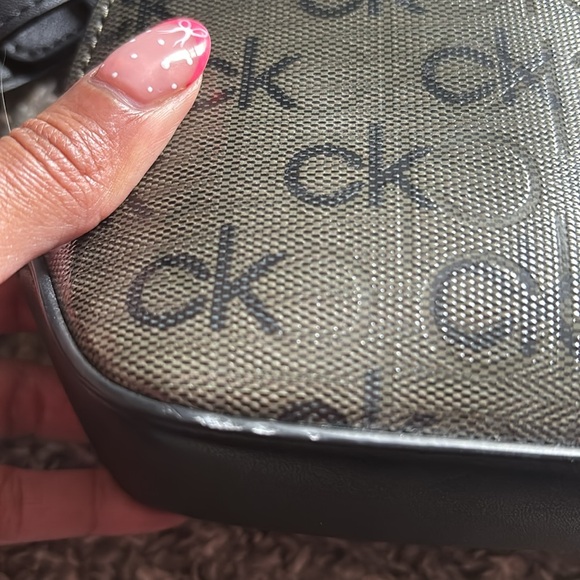Calvin Klein crossbody purse - Picture 2 of 11
